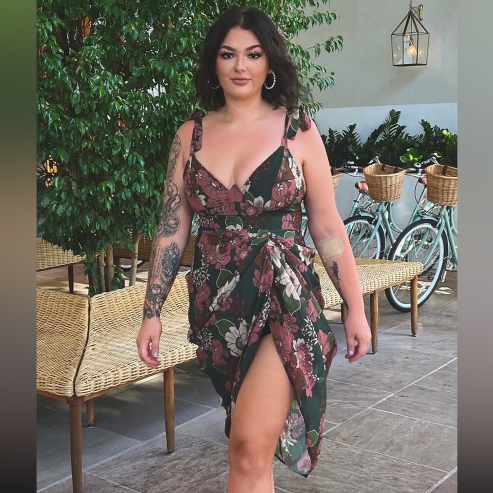 Pretty Little Thing floral dress